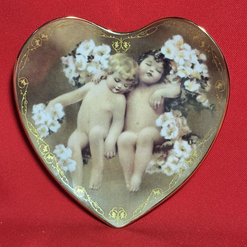 Vintage Bradford Exchange Enchanting Dreams Heart Decorative Plate No 073A 1997